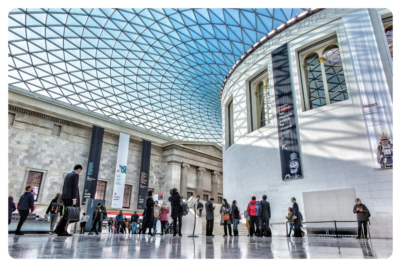 The British Museum (in London) - people inside building